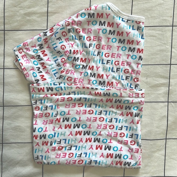 Tommy Hilfiger, T-Shirtt for kids
12-14 Yrs Old
L/G - Picture 2 of 2